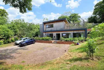 Image de Stay in luxury at Kingswood, a 2-bedroom architect-designed Edinburgh holiday home.