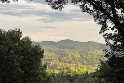 Image de New Listing! Beautiful Cabin with Mountain View in Fleetwood Falls