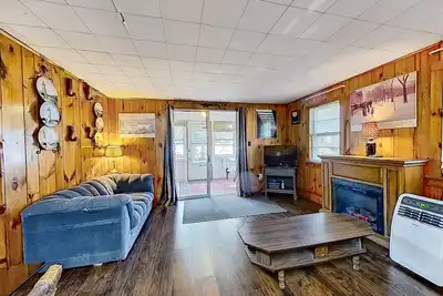 Image de Lakefront dog-friendly home with private beach, community tennis, beach, dock