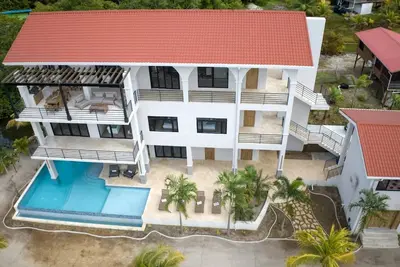 Image de 3-Story 4br Waterfront Villa w/ Sunset Views
