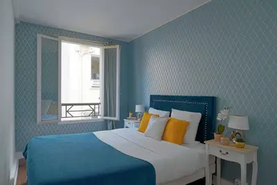 Large Renovated Apartment Chateau Versailles