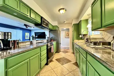 Image de Hot Tub · Huge Fenced Yard · Ev Charger · 10 Min to Downtown Sac