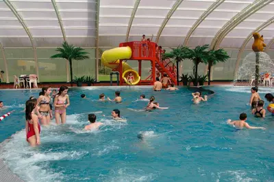 Image de Bungalow confortable avec deux salles de bain, dans la forêt