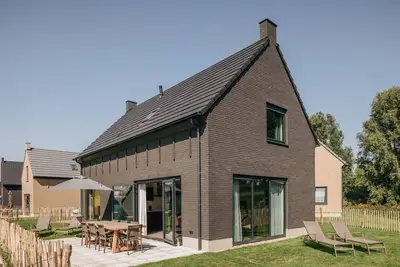 Image de Villa de luxe avec sauna, située sur l'eau, près du Veerse Meer