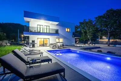 Image de Last Minute, New Luxury Villa for 8 With Private Pool!