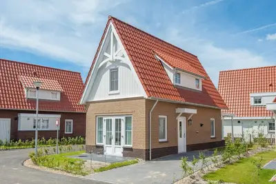 Villa luxueuse avec chauffage de terrasse, dans un parc de vacances, plage à 1km