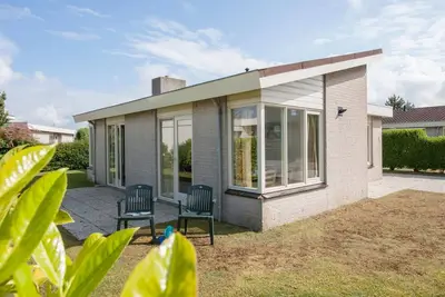 Image de Bungalow indépendant, dans un parc de vacances à distance de marche de la plage