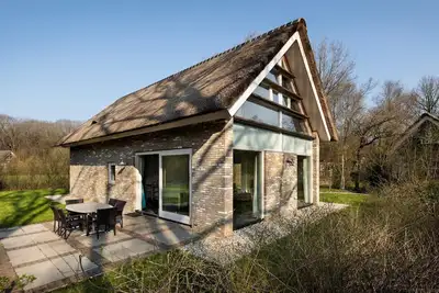 Villa en chaume avec 2 salles de bain, à 8 km d'Hoogeveen