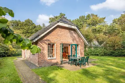 Image de Bungalow forestier avec jardin