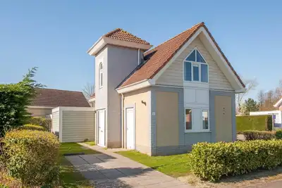 Image de Villa avec jardin prטs de la plage