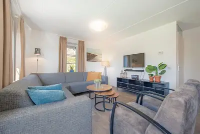 Image de Villa semi-indépendante avec micro-ondes à 1 km de la plage.