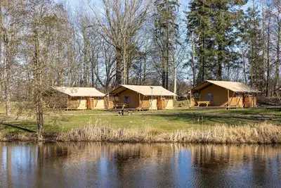 Image de Charmante tente safari au bord du lac