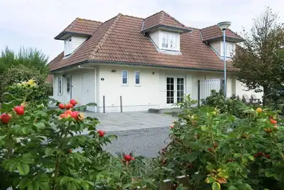 Image de Villa rénovée près de la mer à Domburg