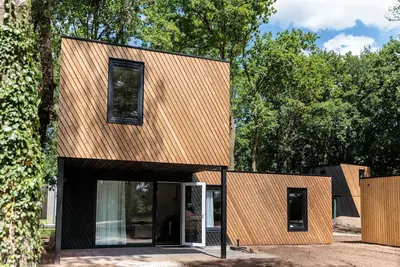 Image de Villa avec deux sdb, sur un parc de vacances dans un environnement verdoyant