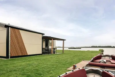 Image de Chalet confortable avec ac et sloop