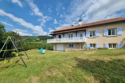 Maison lumineuse avec jardin, garage, jeux extérieurs, animaux acceptés
