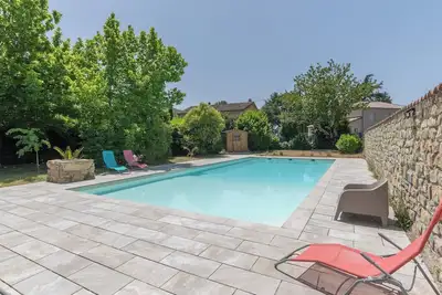 Image de Appartement de vacances 'T1 Ardeche Vesseaux' avec vue sur montagne, jardin partagé et Wi-Fi