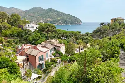 Image de Appartement \"Casa Glicine Sul Mare\" avec terrasse privée, jardin partagé et Wi-Fi