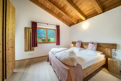 Image de Appartement de vacances \"Larch Soge Apt Helmuth\" avec vue sur montagne, balcon et jardin partagé