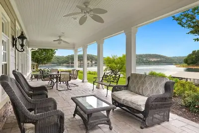Image de Shoreline Cottage - Direct Lake Access