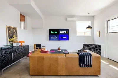 Image de 5 Min from Moody - The Austin Eastside Gem