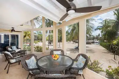 Image de Deja Blu: Waterfront Home on Bio Bay w/ Free Kayaks & 2 Bikes + Shared Pool
