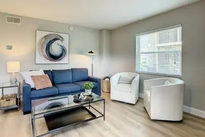 Image de Newly remodeled and 6 minutes from Indian Rocks Beach and the Gulf Coast!