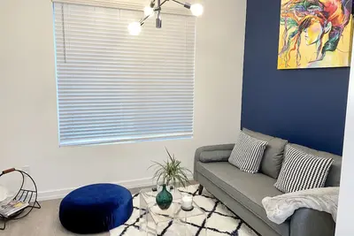 Image de Modern 2 Br/2. 5 Bh clean and cozy townhouse in a safe neighborhood