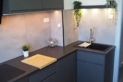 Image de Grand appartement rénové à moins de 15 min du centre ville. Parking gratuit.