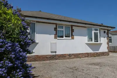 Image de 50 Harbour Road, pet friendly, with open fire in Pagham