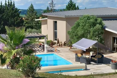 Image de Appartement moderne et élégant dans une belle campagne verdoyante