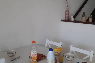 Image de Maison sur 2 niveaux dans résidence très calme, sécurisée à 10 min plage et port