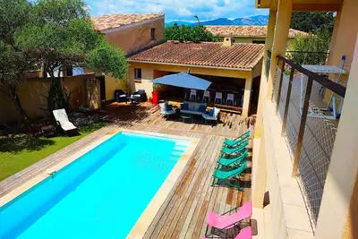 Image de Belle Villa avec vue panoramique Piscine Spa et borne de charge Tesla