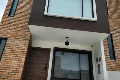 Beautiful Modern Home away from Home