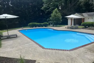 Image de Midcentury modern resort, with a pool, and fenced in yard!