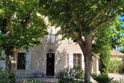 Image de Mas du 17e siècle à 10 minutes d'Avignon, grand jardin méditerrannéen