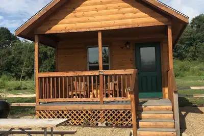 Image de Cabins located two miles from Canton First Monday Trade Days and Water Park.