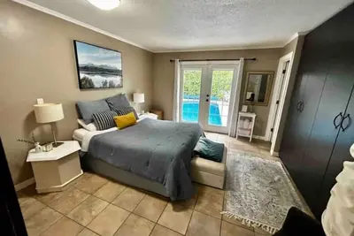 Image de *4 Bedroom Home with Pool* cozy, spacious & quiet