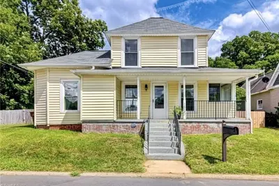 Image de Bungalow in the heart of Greensboro, close to Downtown, restaurants and shops