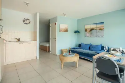 Agréable appartement pour 2 personnes avec Wifi, Tv, balcon et parking
