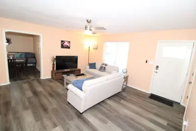 Image de Claremore Whole House - Just Fully Remodeled - Dogs Allowed - No Checkout Chores