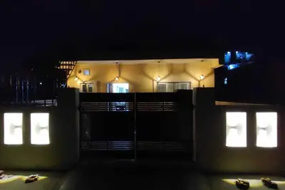 Image de The Last House, Aslilent place in the lap oh hills with sunrise view