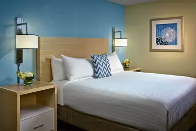 Unwinding in Cincinnati! Full Kitchen, Free Breakfast, Pet-friendly Property!