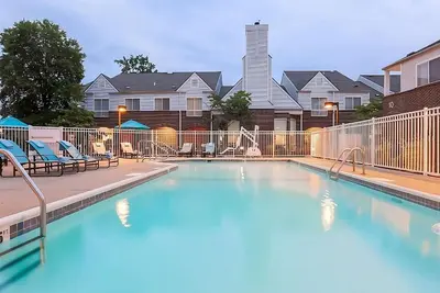 Image de Relaxation in Cincinnati! 2 Modern Units, Free Breakfast, Full Kitchen!