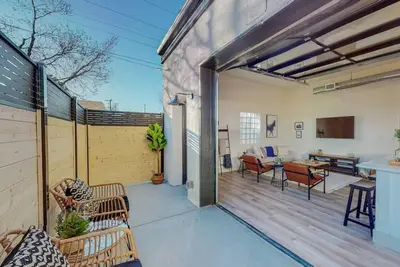 Image de King Bed| Modern Condo| Near NobHill