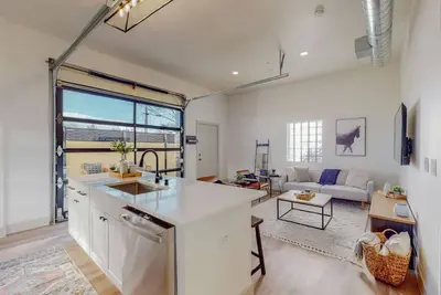 Image de Industrial Condo|Outdoor Space|Nob Hill