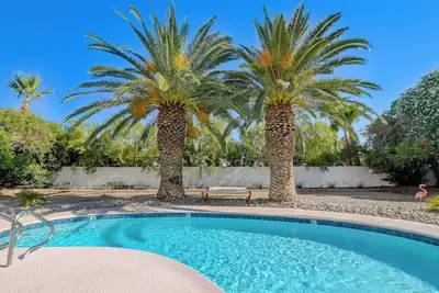 Image de Golden Era Vintage Beauty, 3bd/2bth w/Pool + Spa + Gorgeous Jetted Tub