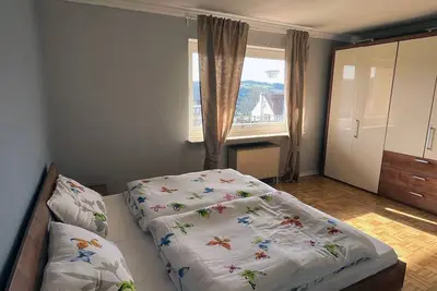 Image de Apartment 1 - Eg - Max. 8 Pers. - 120m² - mit Balkon - Eifelurlaub mit Panoramablick: Geräumige