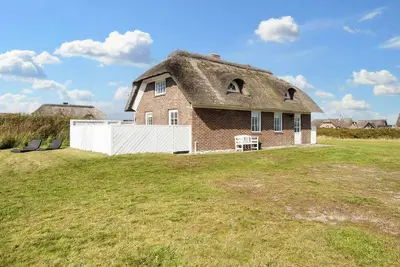 Image de Maison de vacances pour 9 a Harboøre-By Traum
