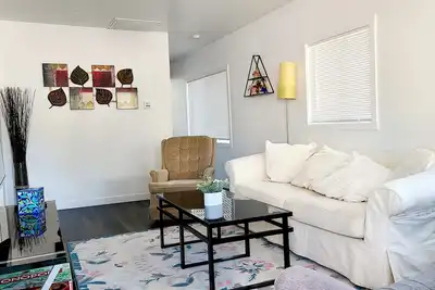 Image de Newly Remodeled 3/2 w/ King Bed Near Intel